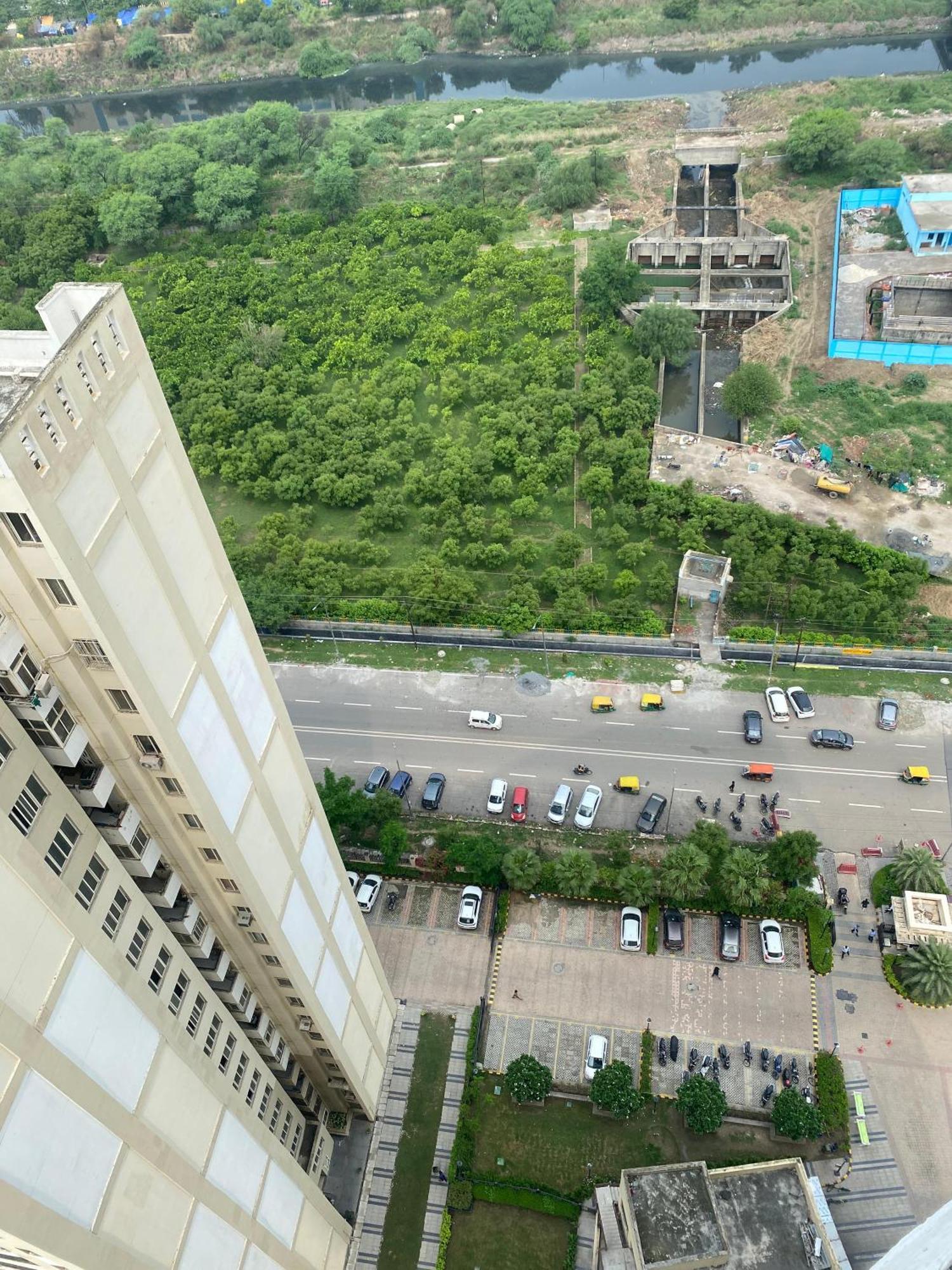 Dolce Dwell 27Th Floor Apartment Noida Exterior photo